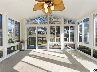 7009 Park Crest Dr, La Vista, NE 68128