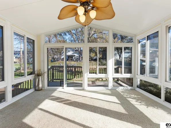 7009 Park Crest Dr, La Vista, NE 68128