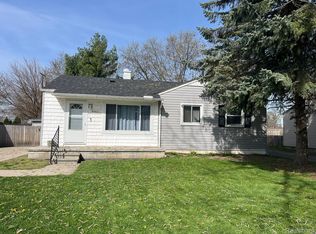 9440 Holland Rd W, Taylor, MI 48180