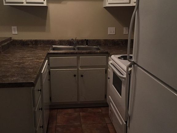 4th image of 315 Greensboro St APT 1B