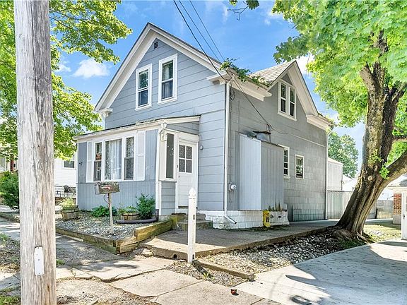 3rd image of 203 Farmington Ave