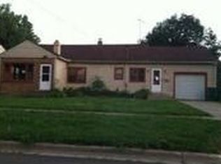 958 W Main St, Genoa, IL 60135