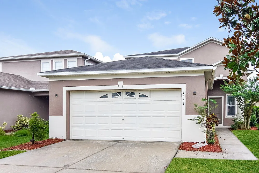 4 bed, 2.5 bath, 2122 sqft, $4,240 — Photo 1