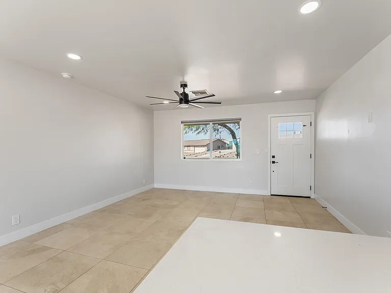 2150 Lake Havasu Plz — Photo 4