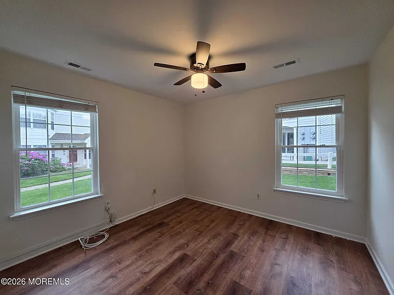 129 Tulip Ln — Photo 15