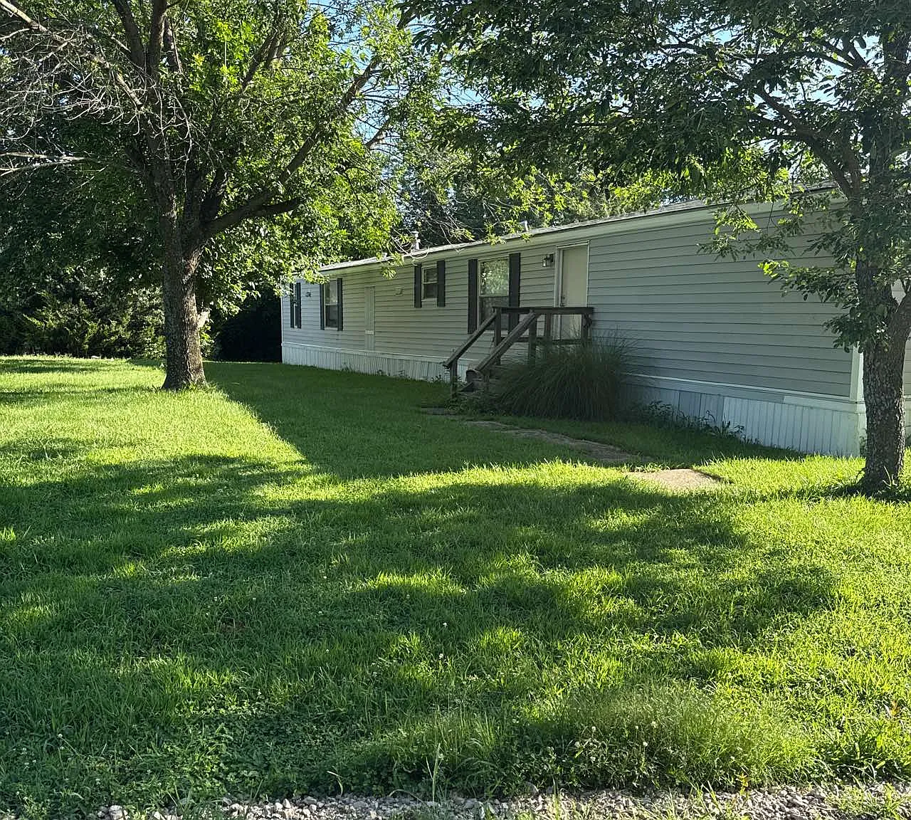 523 NE State Rt 13 - 1 — Photo 1