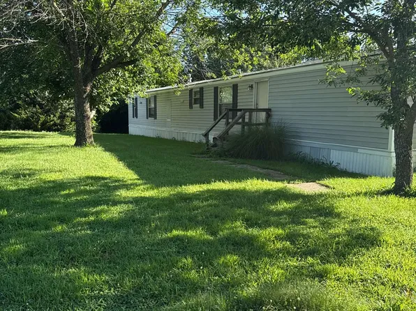 523 NE State Route 13 Trailer 1, Warrensburg, MO 64093