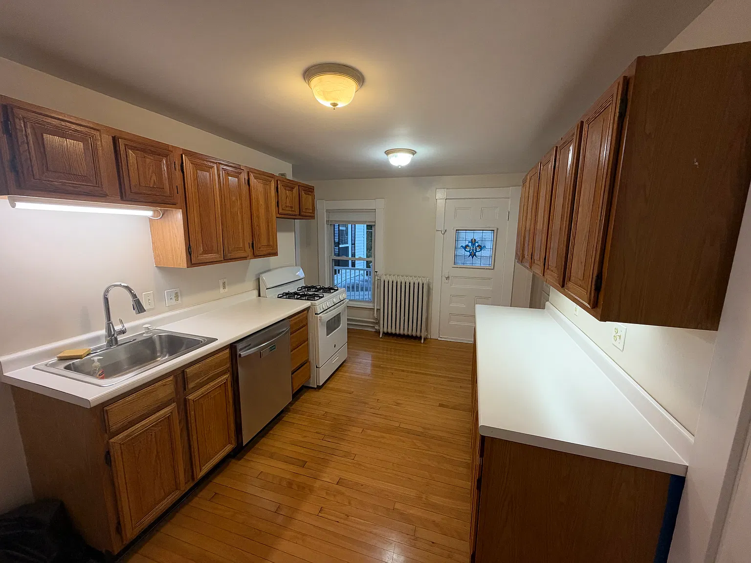4 bed, 1.5 bath, 1513 sqft, $3,300 — Photo 4