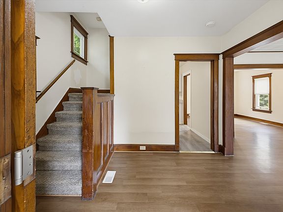 3rd image of 42 Baldwin St