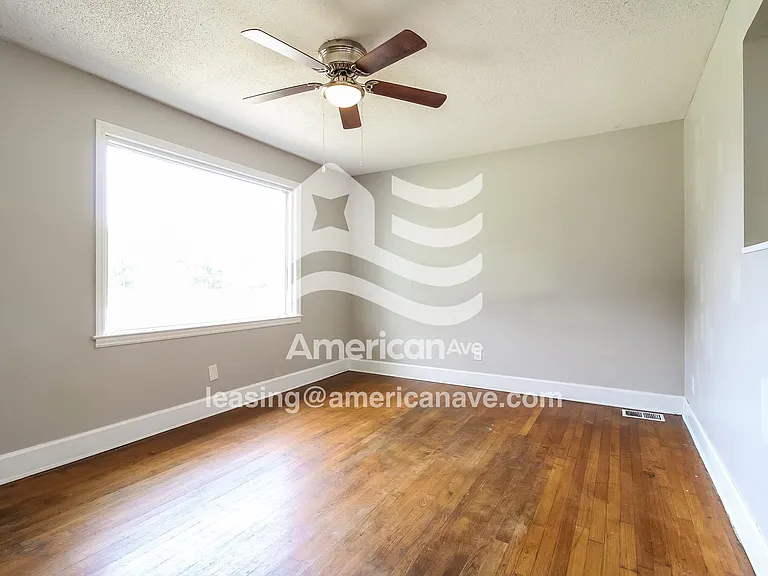 91976_005_living_room_13802001.jpg