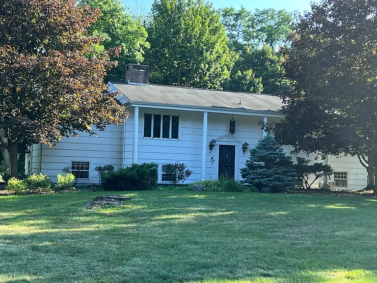 Old Farm Rd — Photo 1