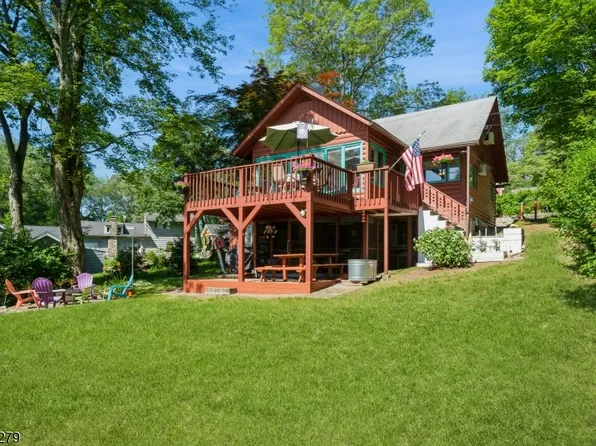 2 Hazelnut Dr, Hampton Twp., NJ 07860