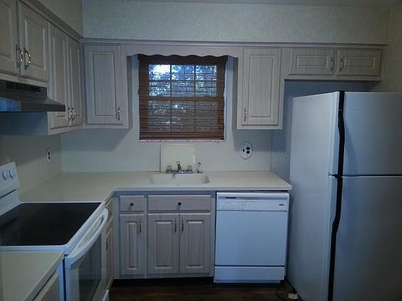 4th image of 11 Lee Dr