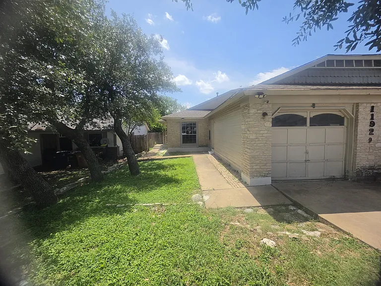 Front of home with garage