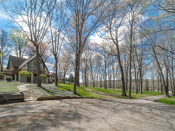 2nd image of 255 Claytonia Rd