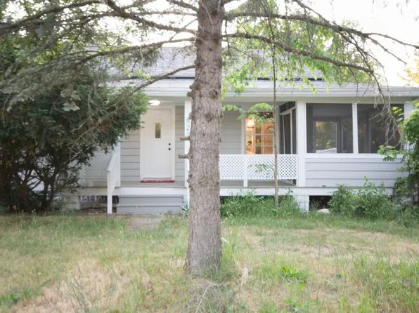 821 N Kalamazoo St, Paw Paw, MI 49079