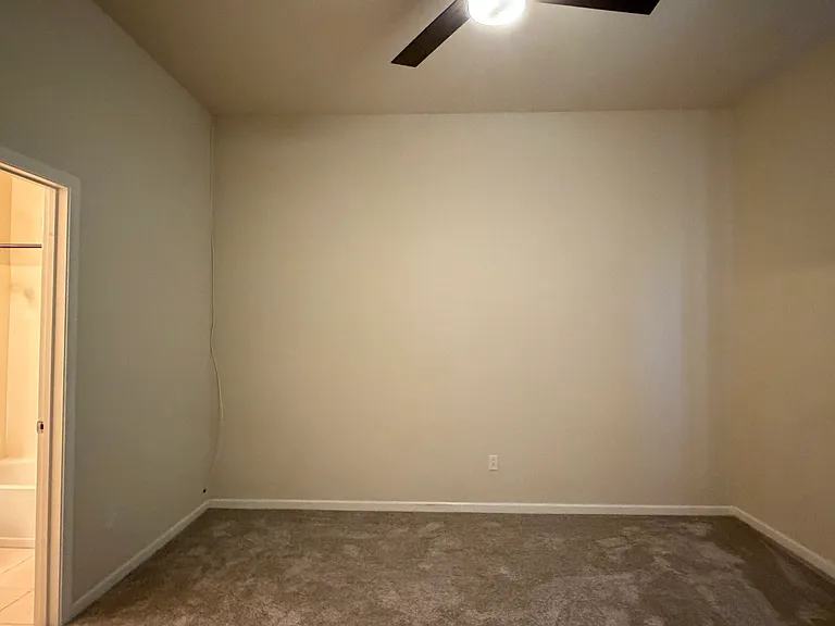 729 Richardson Dr — Photo 18