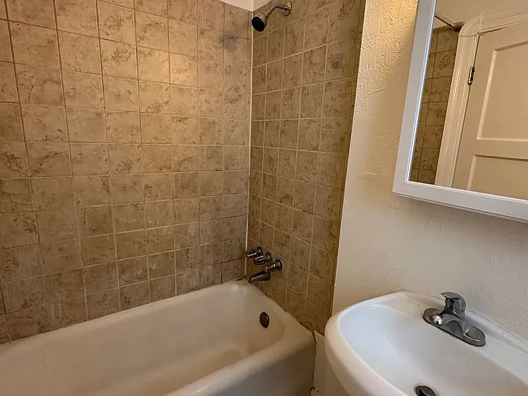 1009 E 22nd St — Photo 13