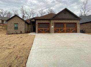 22 Merritt Cir, Bella Vista, AR 72714