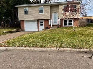 1712 Devitt Ave, Muscatine, IA 52761