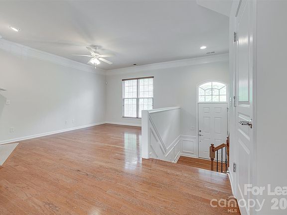 4th image of 1118 Drayton Ct #125