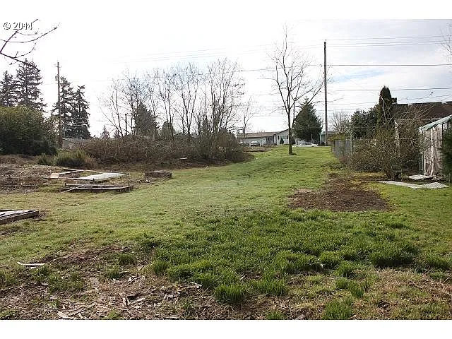 10859 E Burnside St photo 1