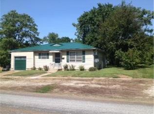 304 W Jackson St, Windsor, MO 65360
