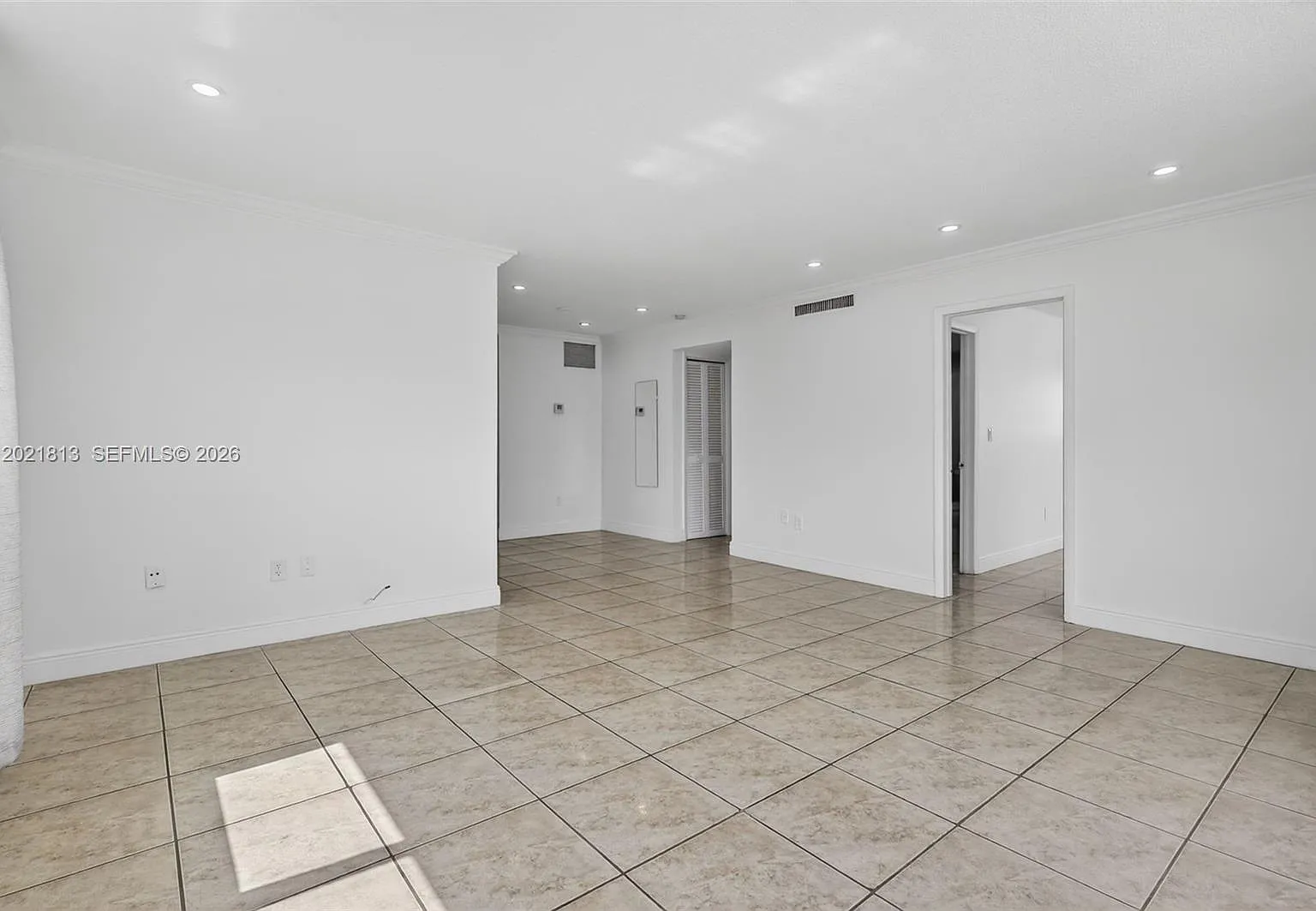 Chatillon Hall Condominiu — Photo 4