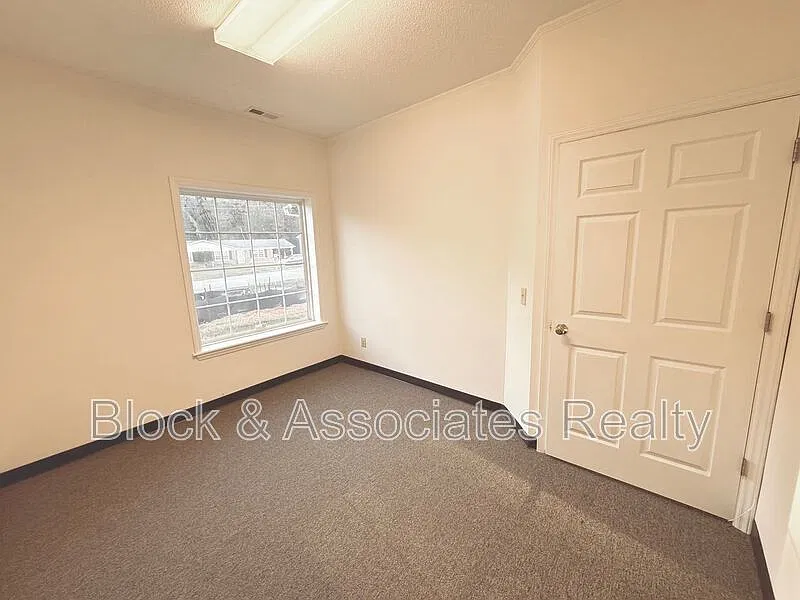 Studio, $1,400 — Photo 3