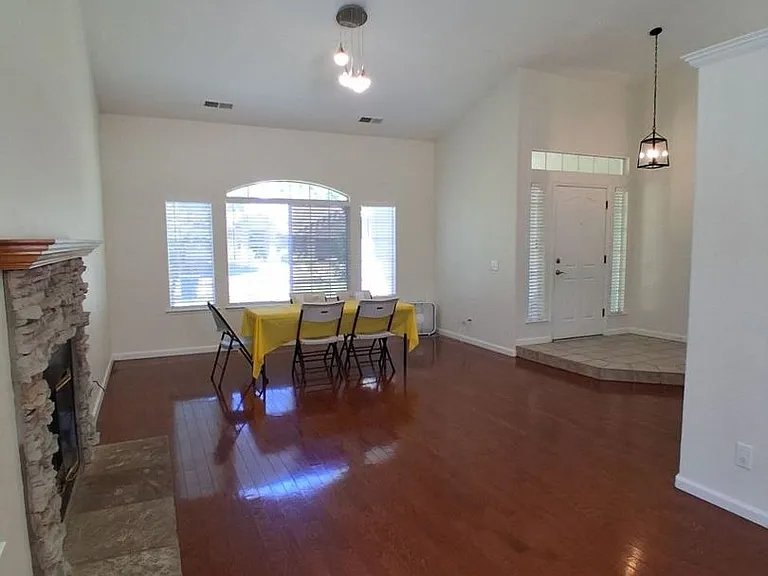 10374 N Sierra Vista Ave — Photo 9