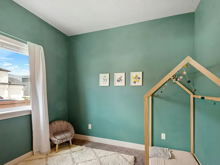 322 N 240 E — Photo 9