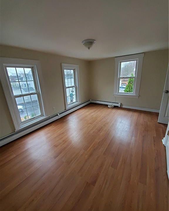 2nd image of 26 Valley Rd