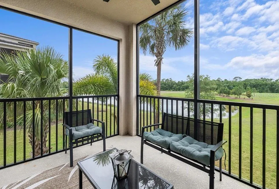 3 bed, 2.0 bath, 1286 sqft, $2,850 — Photo 2