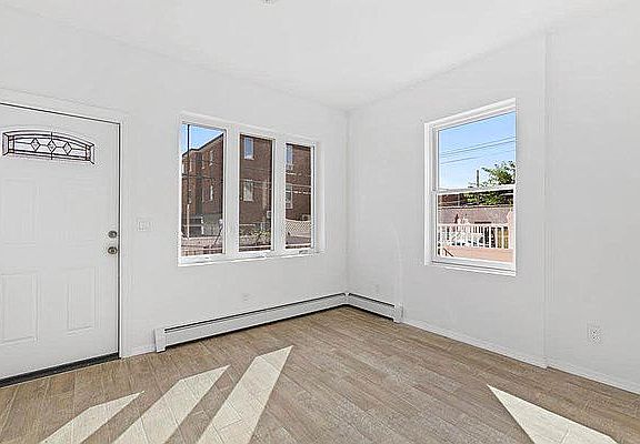 4th image of 75 Bay 20 St #1