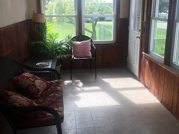3rd image of 105 River St