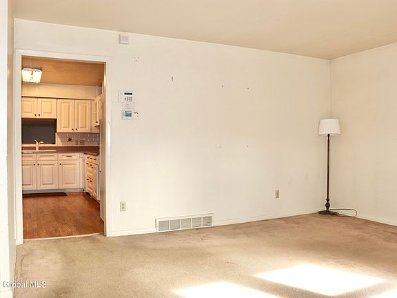 4th image of 43 Garland Court