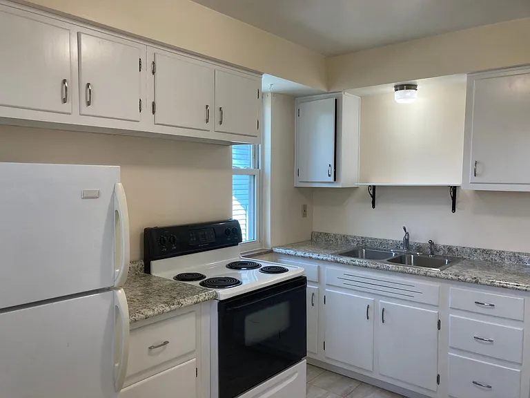Eat-in Kitchen