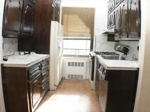 2271 Knapp Street image 1 of 5