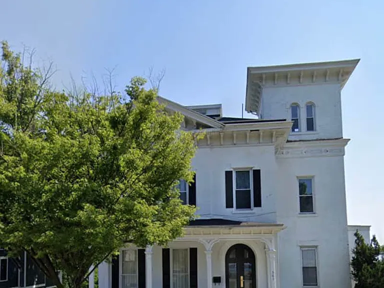561 S Main St — Photo 1