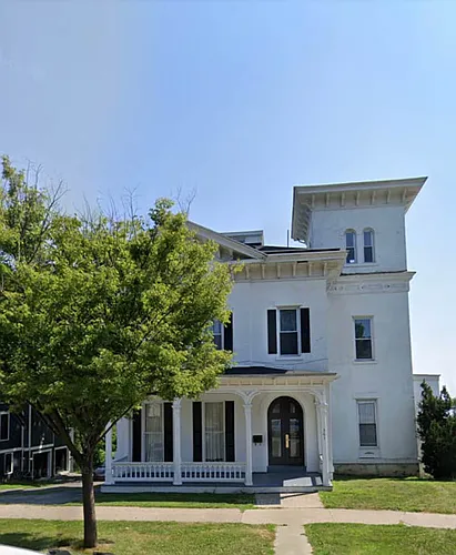 561 S Main St Photo 1
