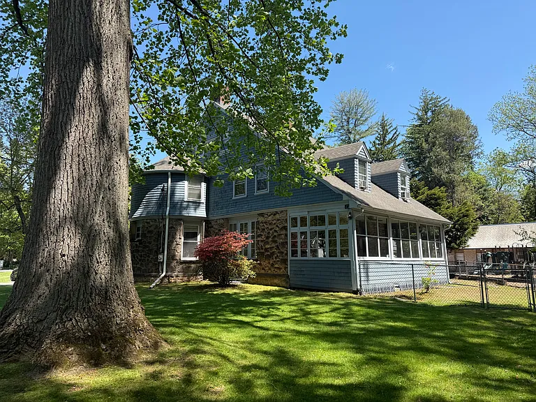 66 Summit St — Photo 11