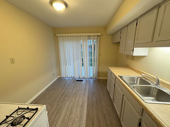 4th image of 434 S Silverwood Ln #B