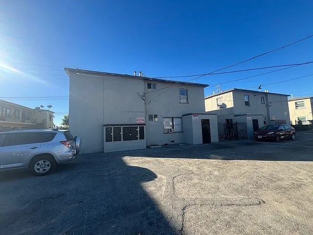 17037/17043/17049 Vanowen St. — Photo 18