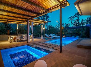 2 Beauty Bower Pl, Spring, TX 77382