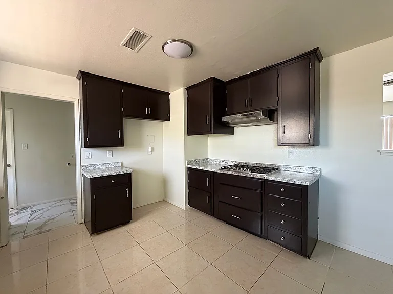29205 Exeter St — Photo 21