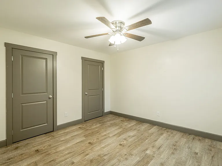 203 4th St #B4 — Photo 3