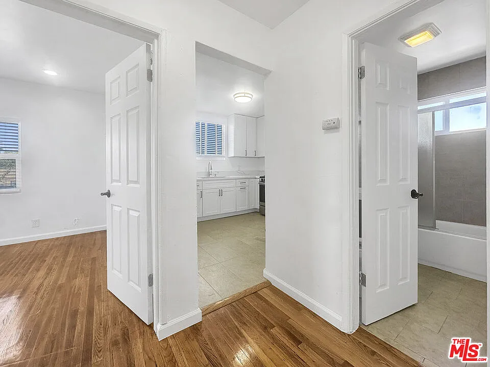 2 bed, 1.0 bath, $2,195 — Photo 3