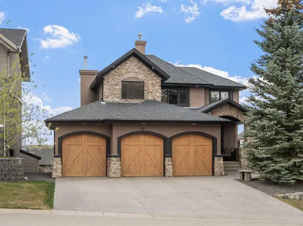 88 E Crestridge Way SW, Calgary, AB T3B 5Z2