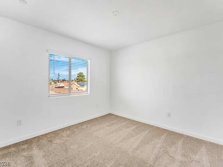 2204 Abraham Ave — Photo 24