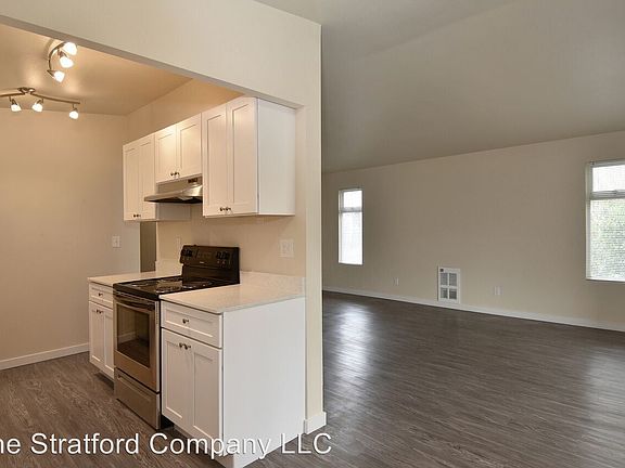 4th image of 826 Woodford Ave N APT 6
